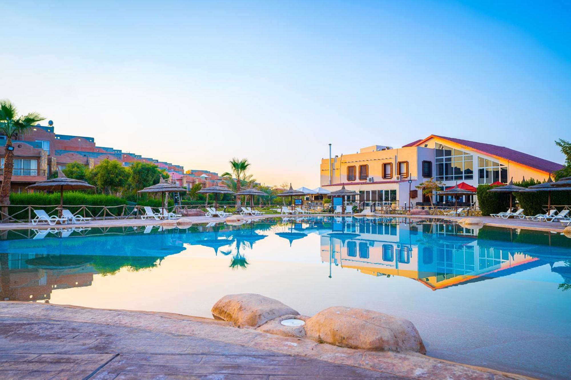 Marina Wadi Degla Hotel Ain Suchna Exterior foto